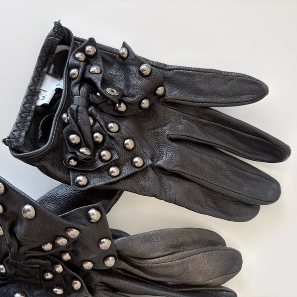 Aldo Studded Bow Black Genuine Leather Gloves - Picture 2 of 7